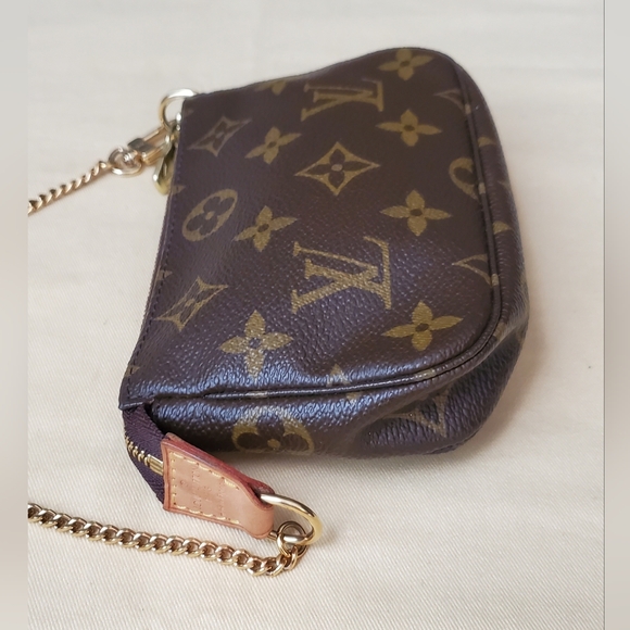 Louis Vuitton Mini Pochette Accessoires - Picture 4 of 16